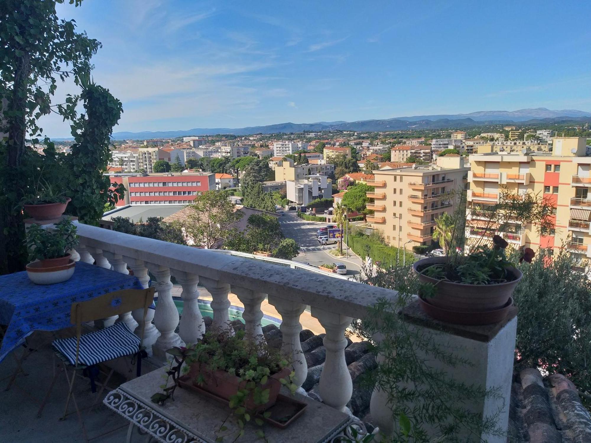 Joli Studio Saint-Raphael  Bilik gambar